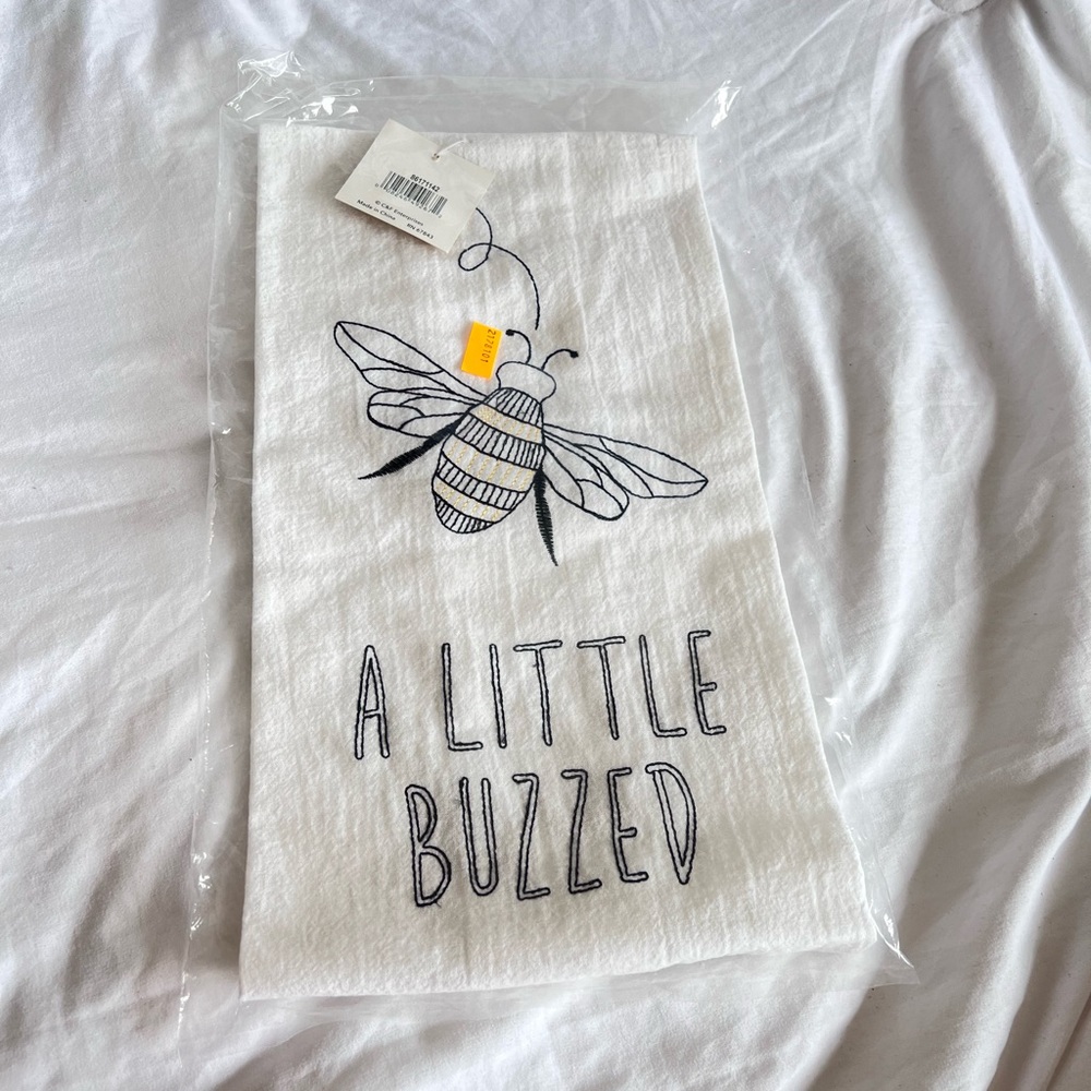 NWT C&F Buzzed Flour Sack Kitchen Towel Decor